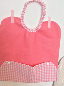 Bavoir rose par Mathilde coud pour L