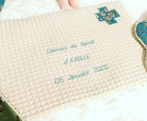 Carnet de santé rose par Mathilde coud pour L